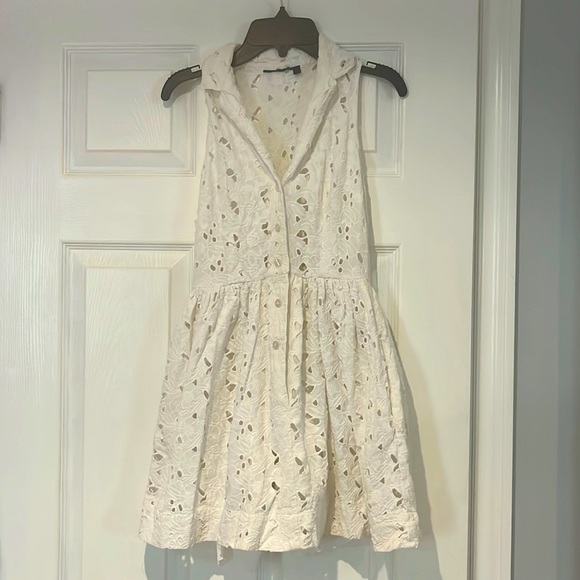 Broderie anglaise eyelet white button dress - Picture 2 of 7